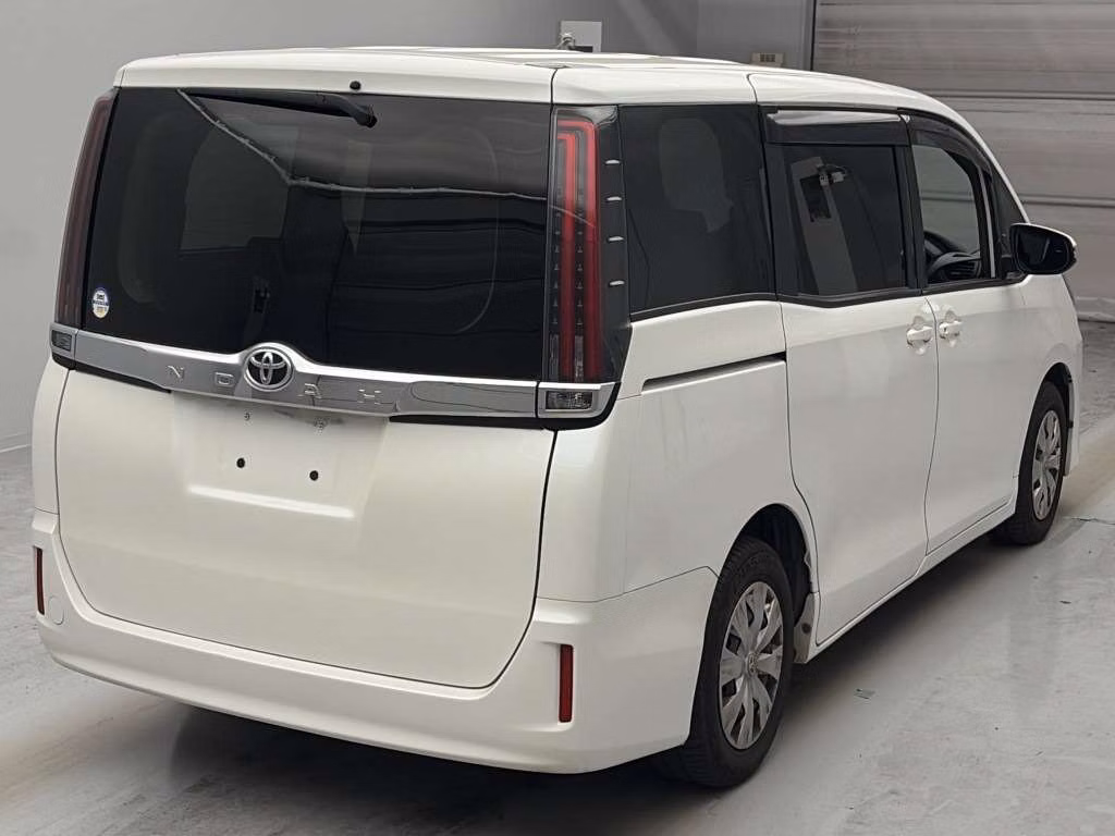 TOYOTA NOAH