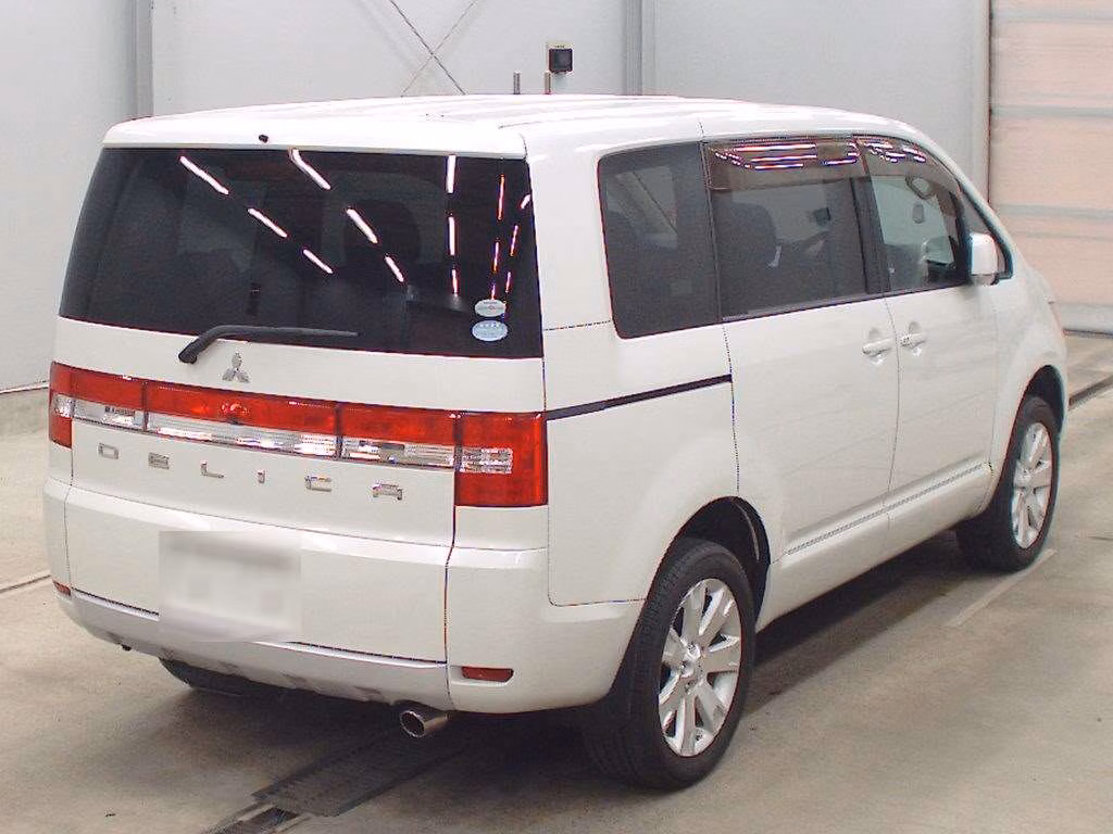 MITSUBISHI DELICA D:5