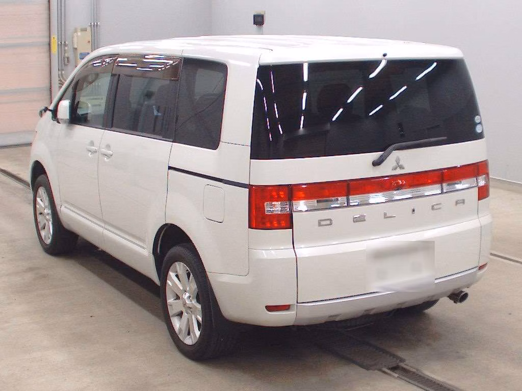 MITSUBISHI DELICA D:5