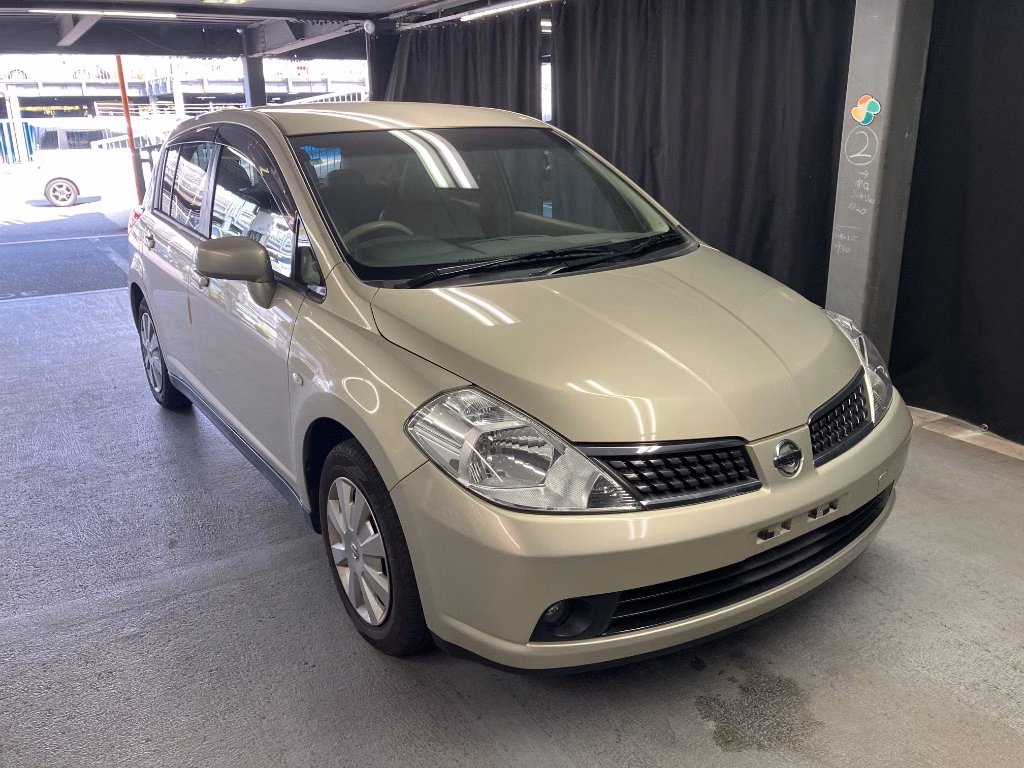 NISSAN TIIDA