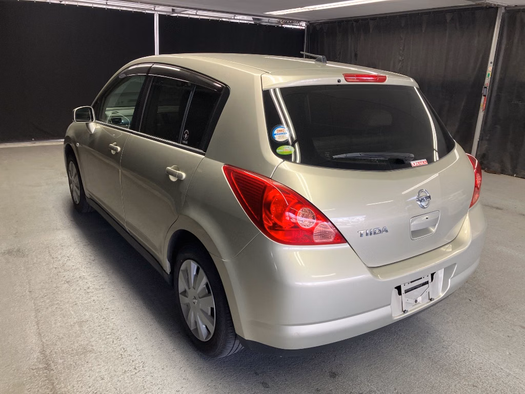 NISSAN TIIDA