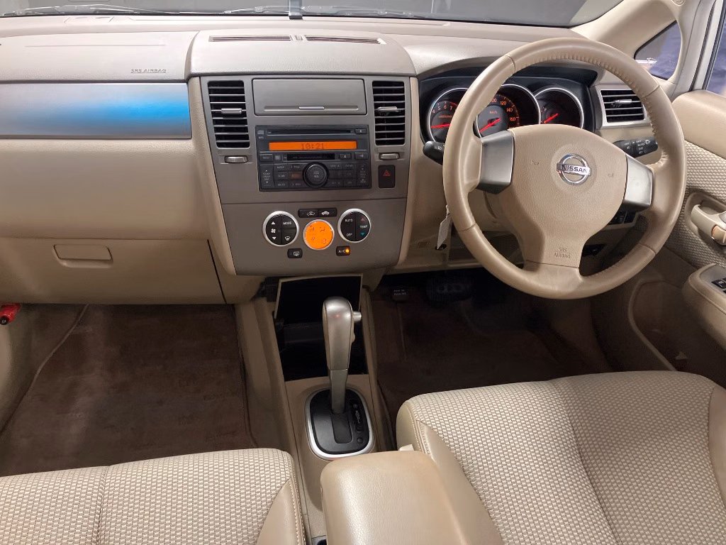 NISSAN TIIDA