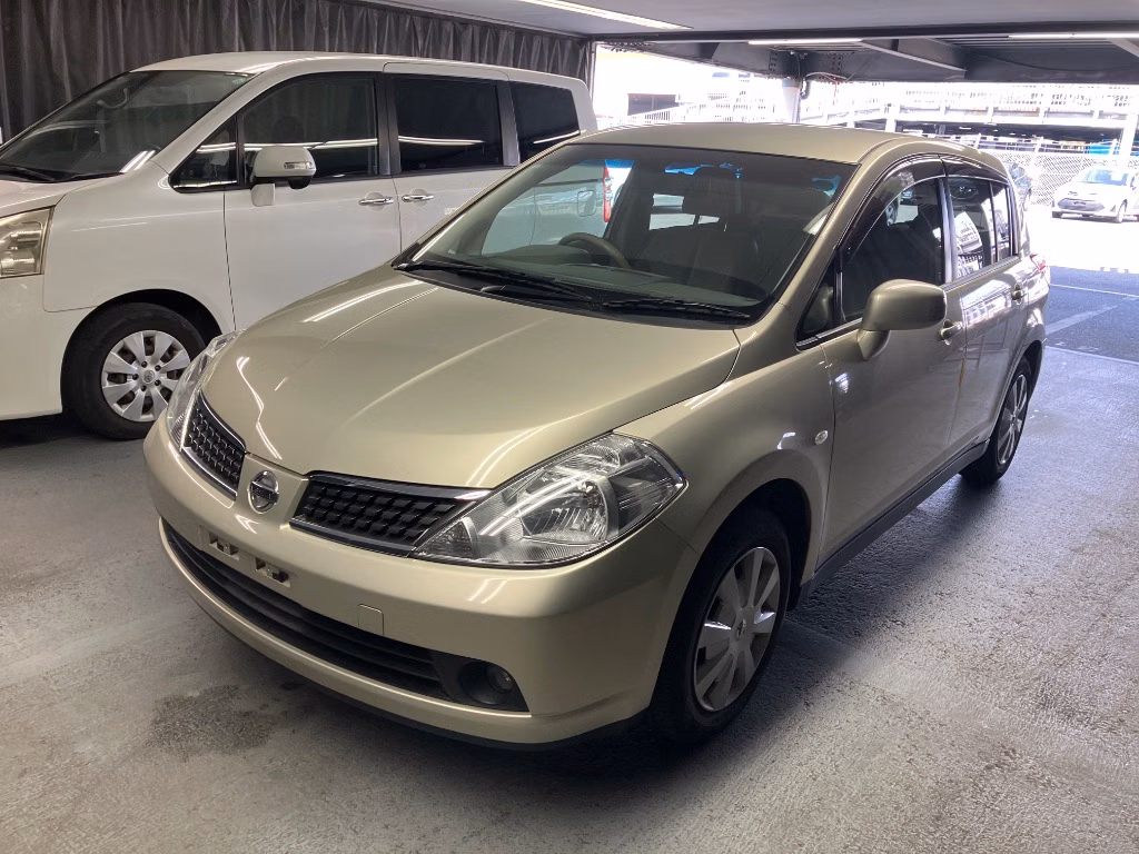 NISSAN TIIDA