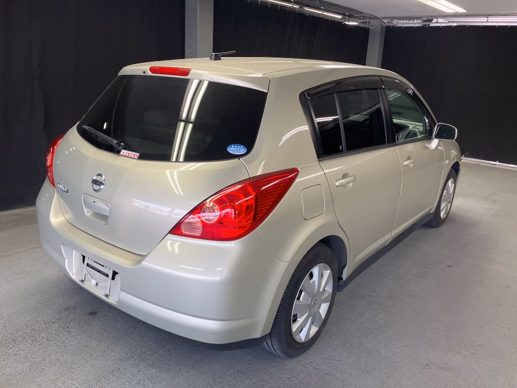 NISSAN TIIDA