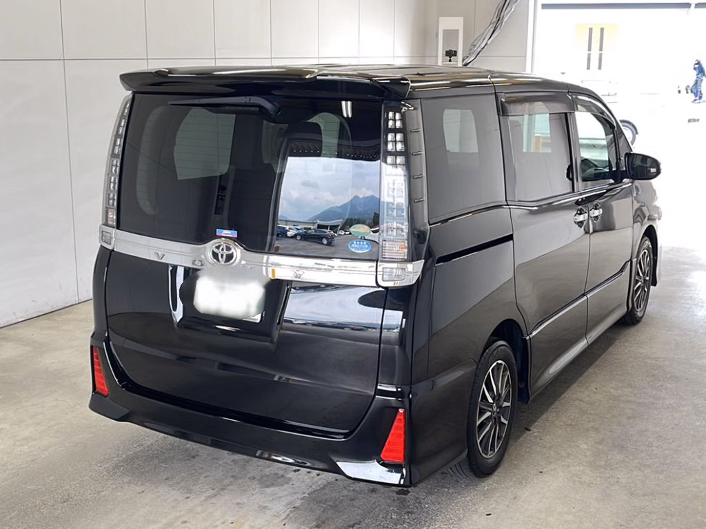 TOYOTA VOXY