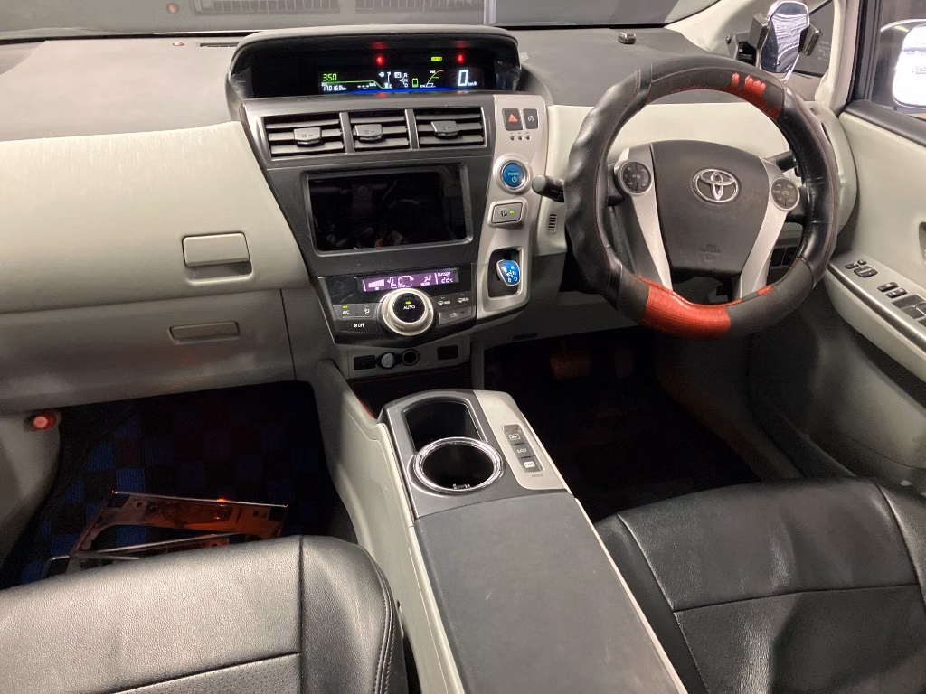 TOYOTA PRIUS ALPHA