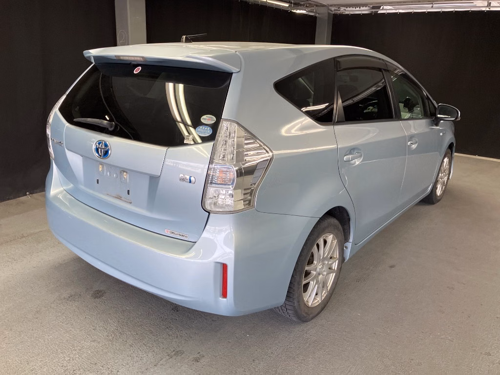 TOYOTA PRIUS ALPHA