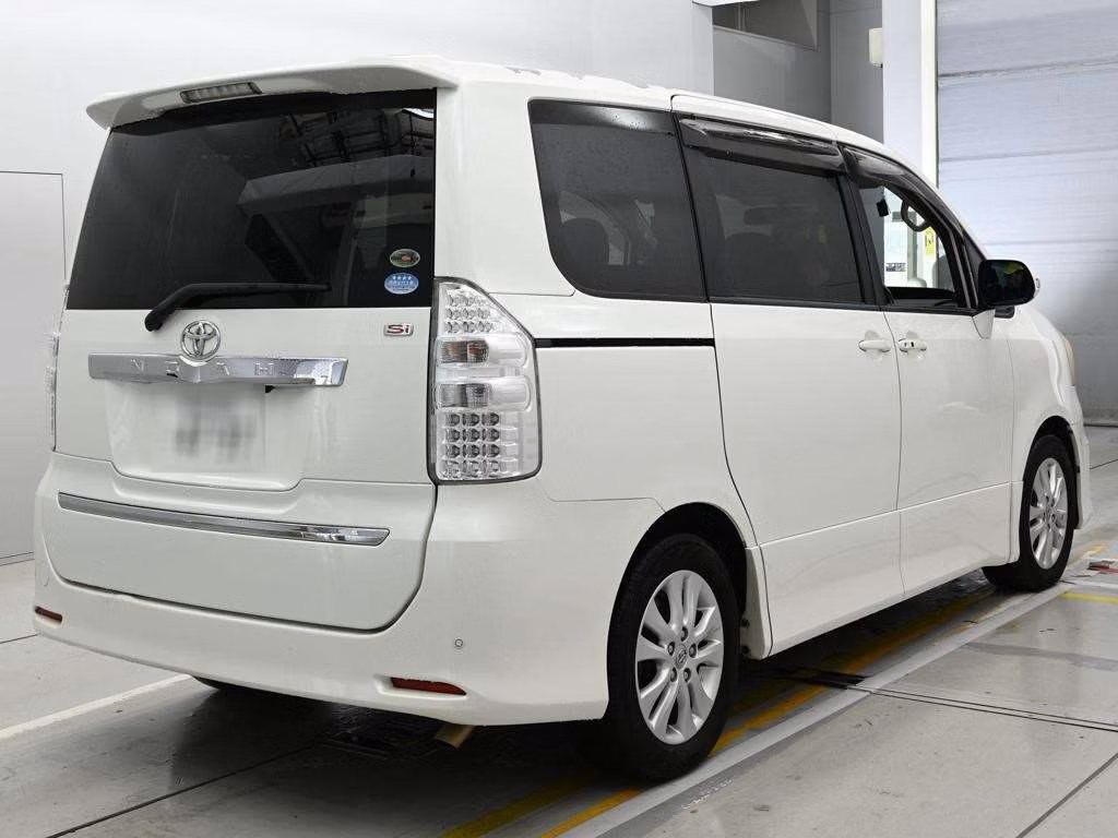 TOYOTA NOAH