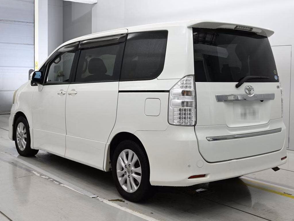 TOYOTA NOAH