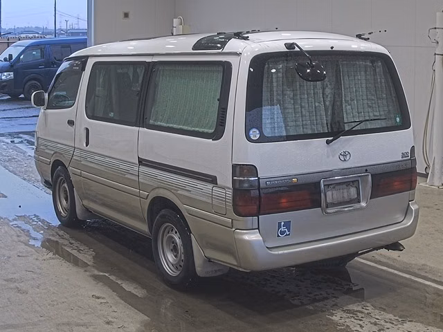TOYOTA HIACE