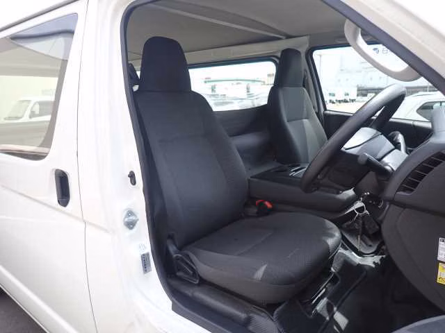 TOYOTA REGIUS ACE
