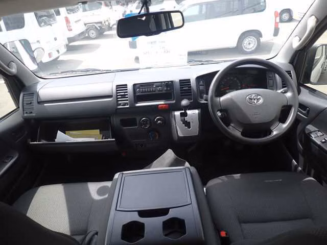 TOYOTA REGIUS ACE