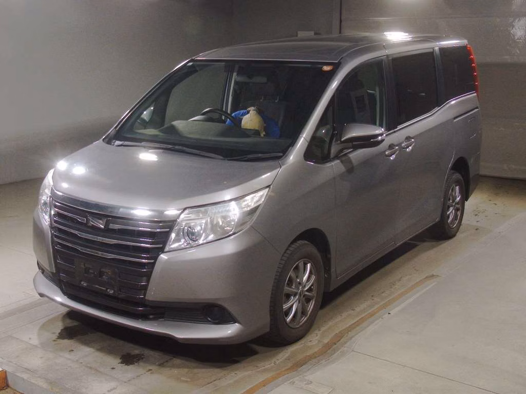 TOYOTA NOAH