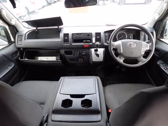 TOYOTA REGIUS ACE