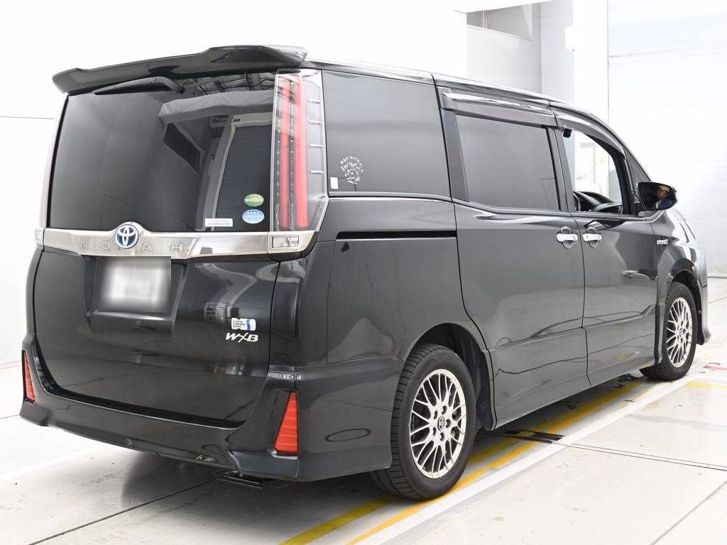 TOYOTA NOAH