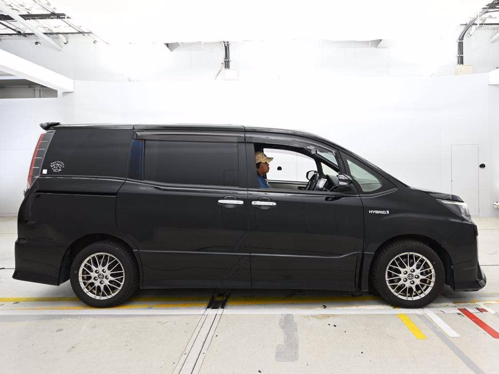 TOYOTA NOAH