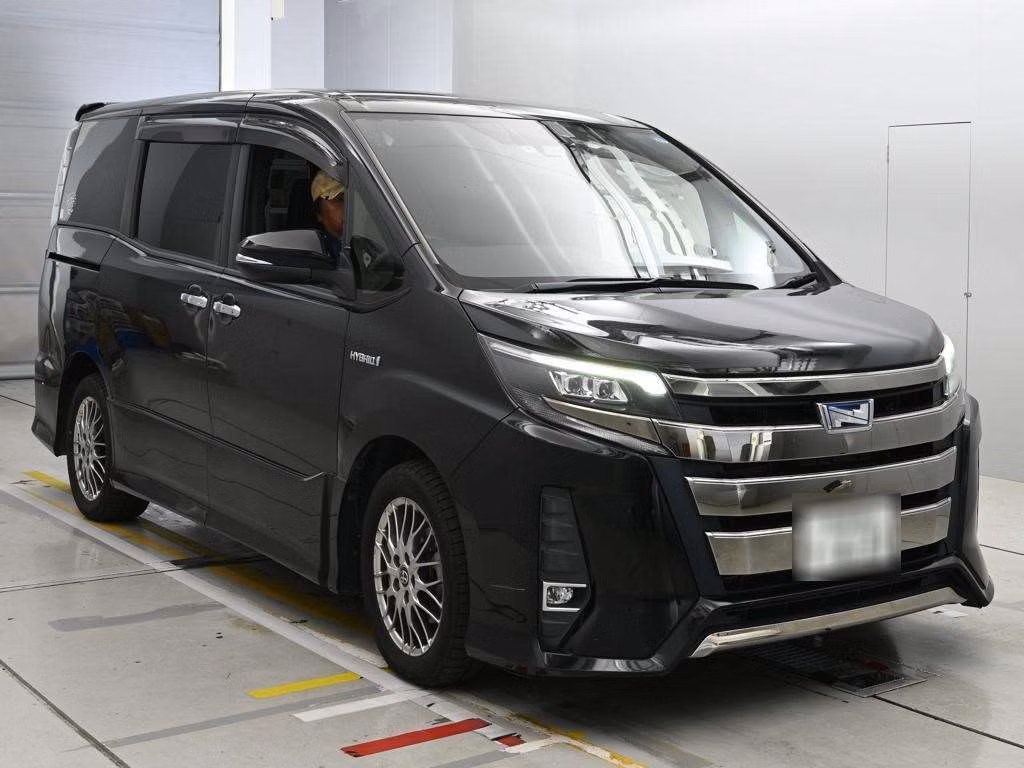 TOYOTA NOAH
