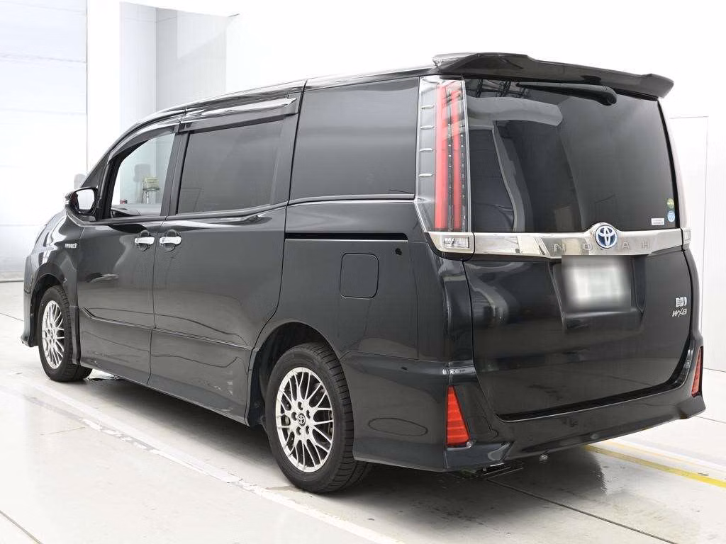 TOYOTA NOAH