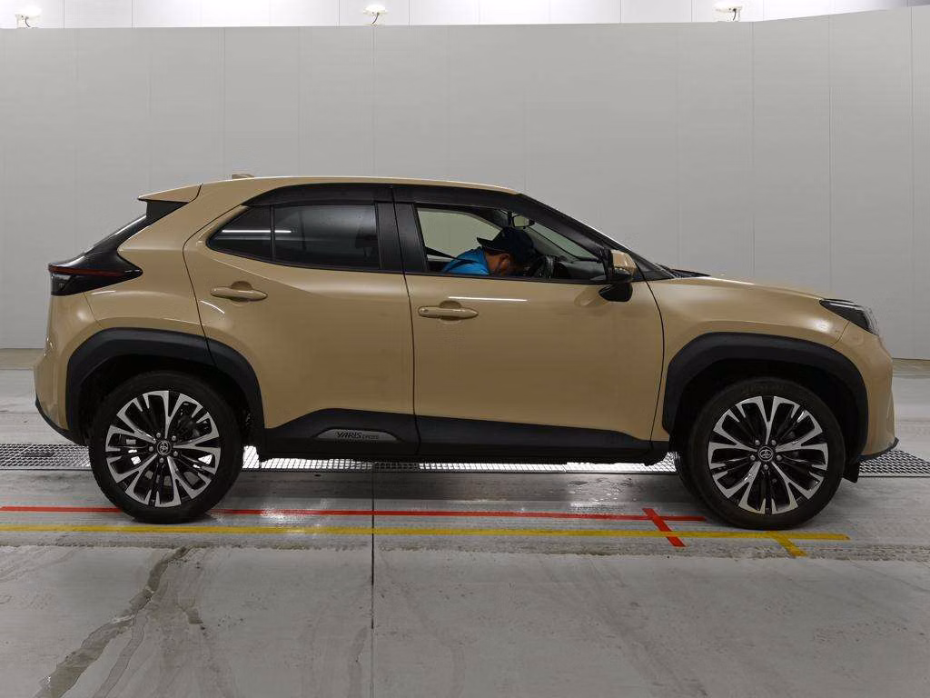 TOYOTA YARIS CROSS