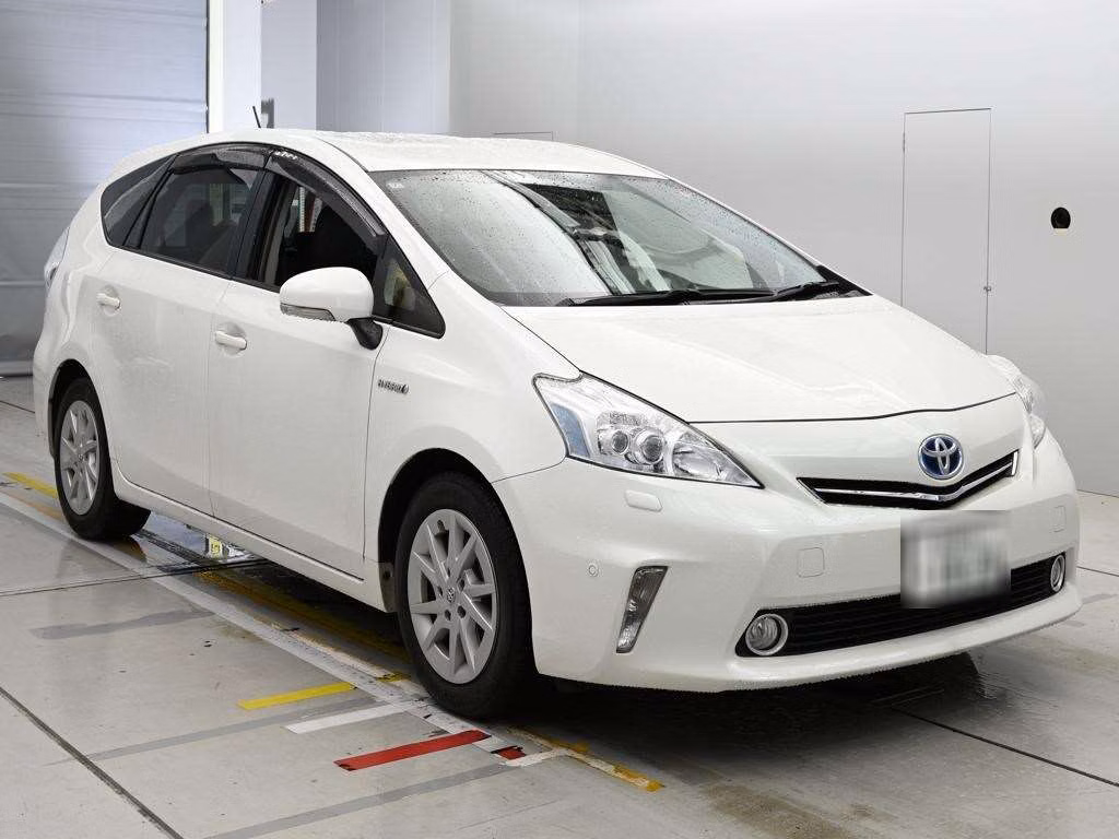 TOYOTA PRIUS ALPHA