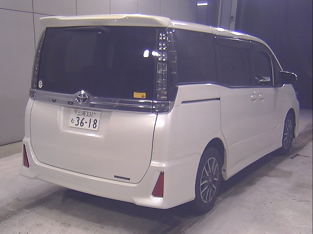 TOYOTA VOXY