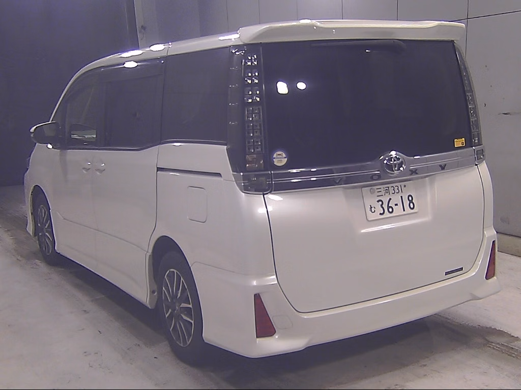 TOYOTA VOXY