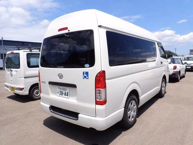 TOYOTA REGIUS ACE