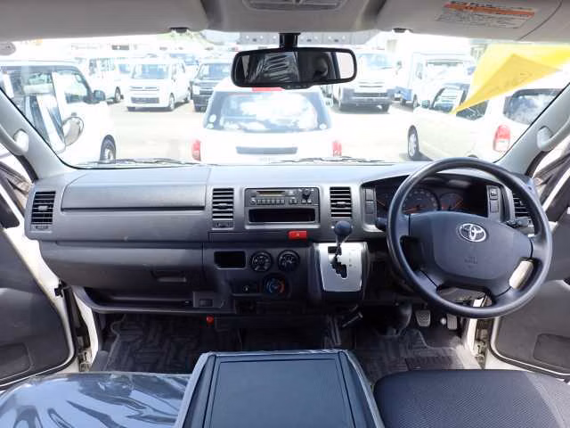 TOYOTA REGIUS ACE