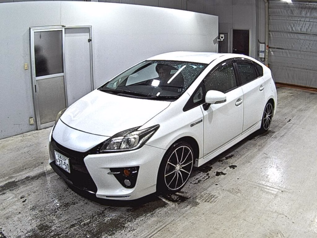 TOYOTA PRIUS