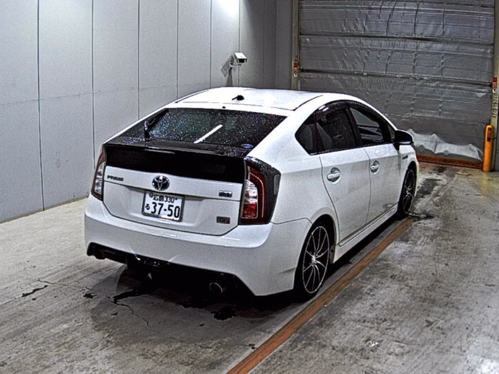 TOYOTA PRIUS