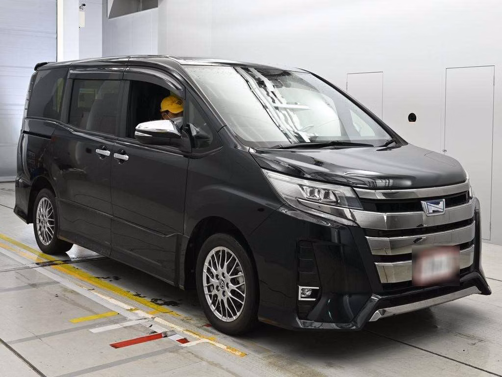 TOYOTA NOAH