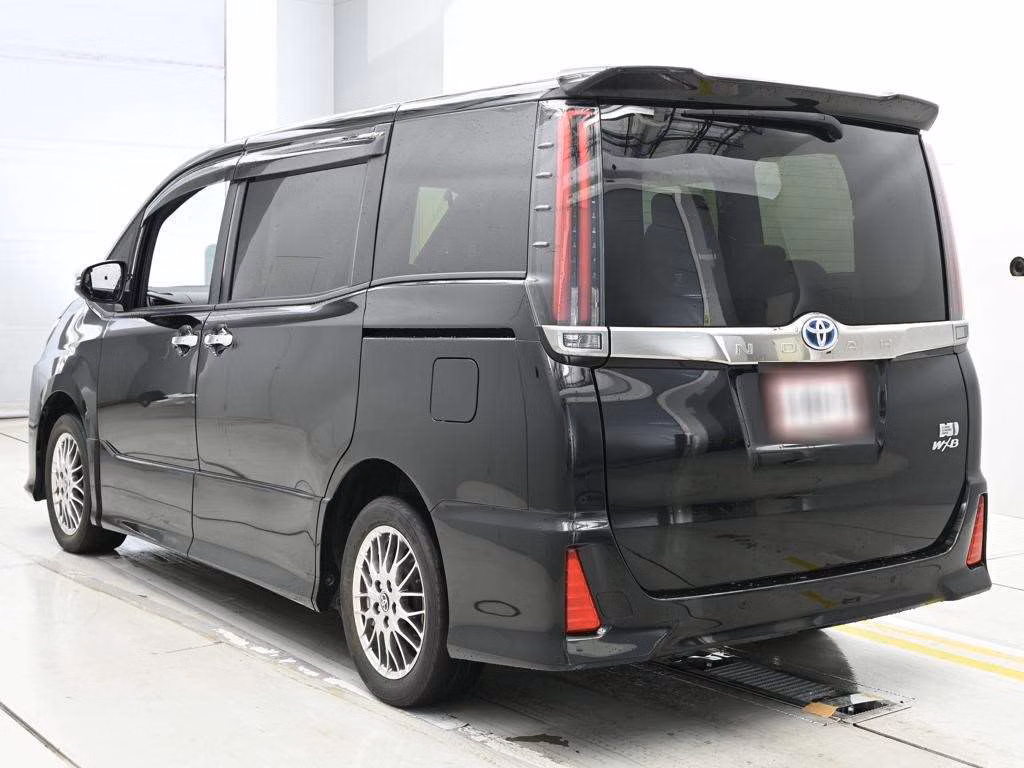 TOYOTA NOAH