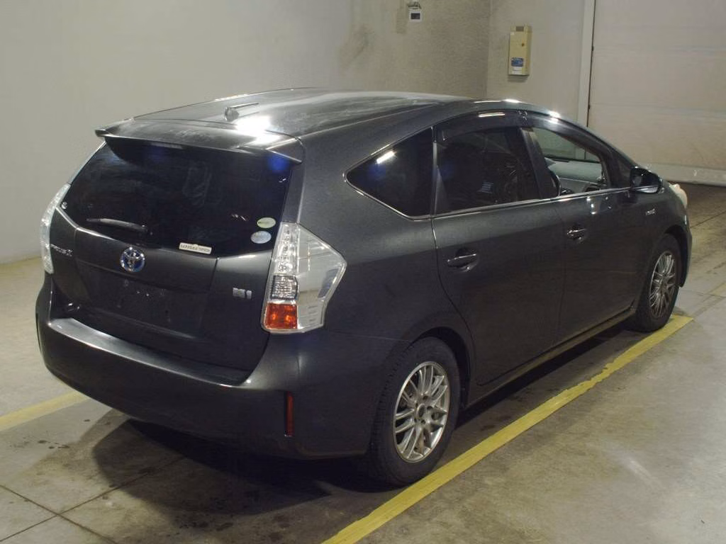 TOYOTA PRIUS ALPHA