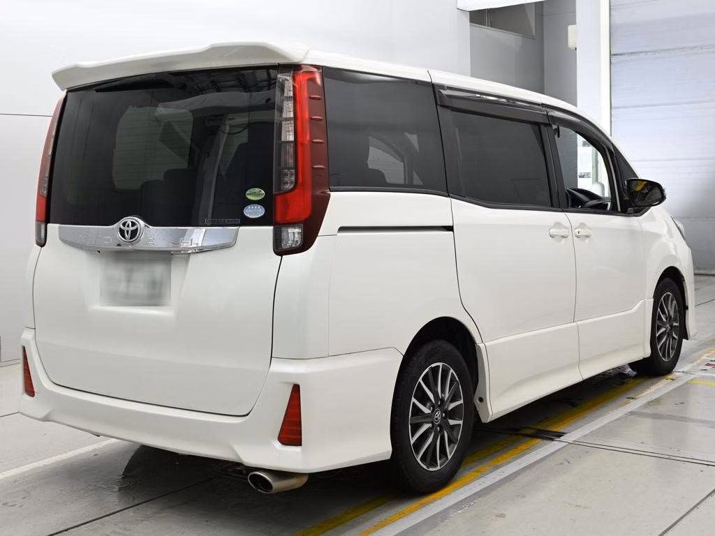TOYOTA NOAH