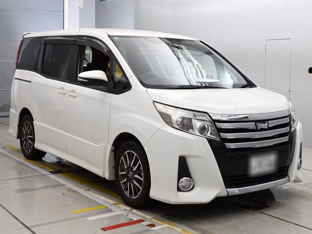 TOYOTA NOAH