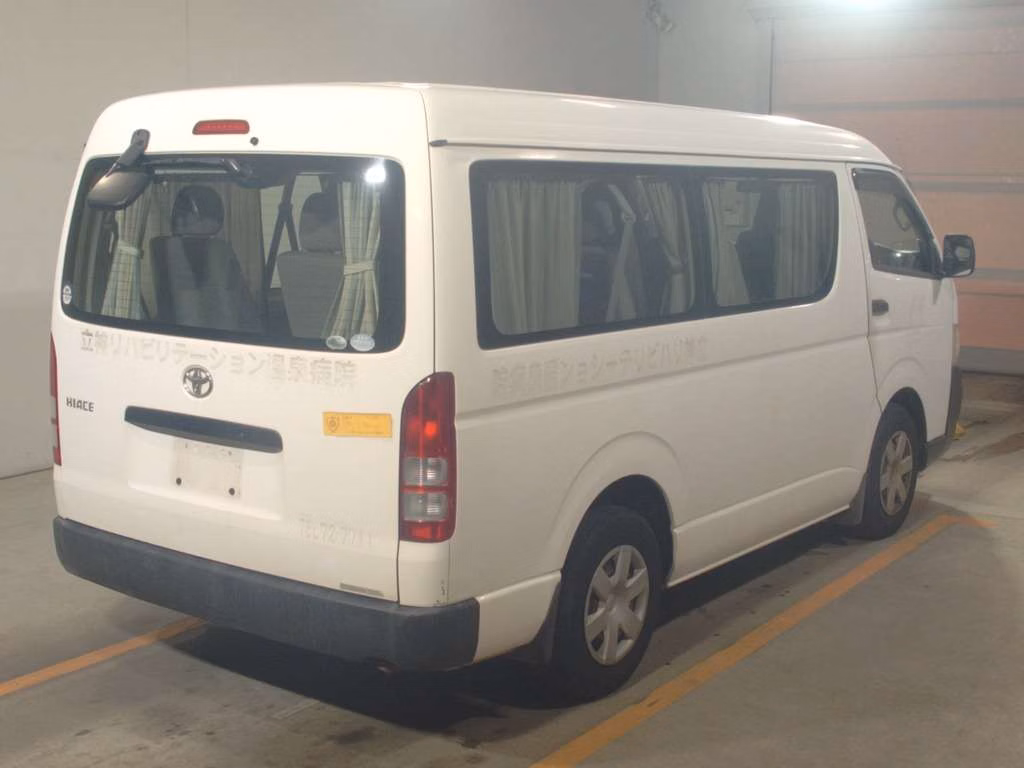 TOYOTA HIACE
