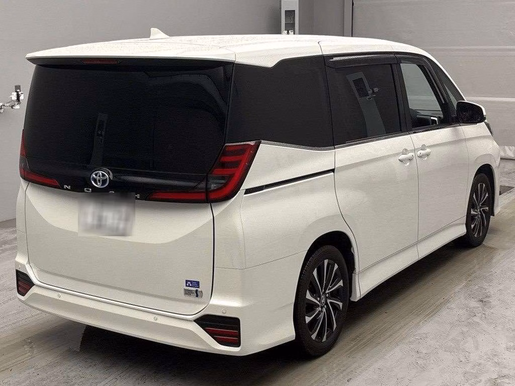 TOYOTA NOAH