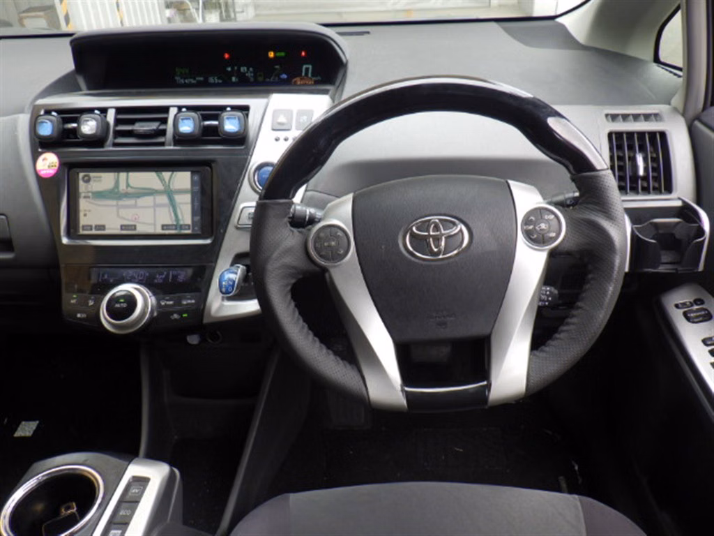TOYOTA PRIUS ALPHA