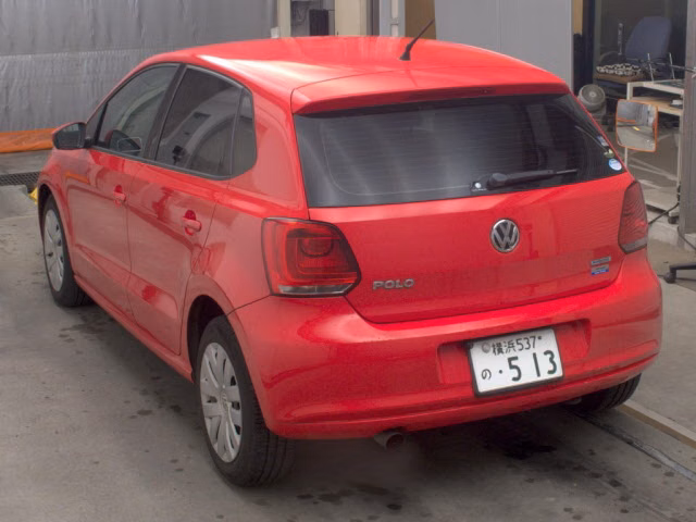 VOLKSWAGEN POLO