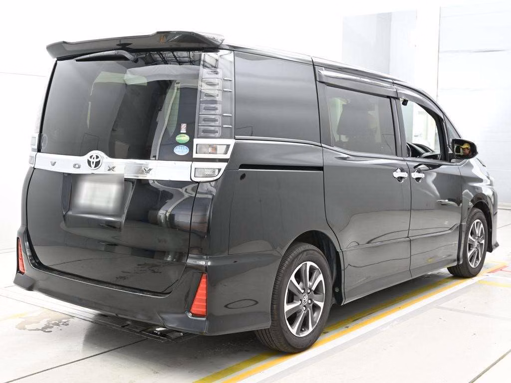 TOYOTA VOXY