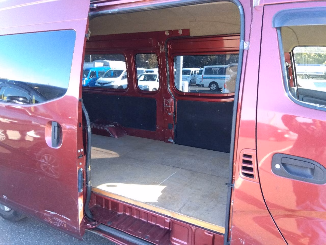 NISSAN NV350 CARAVAN