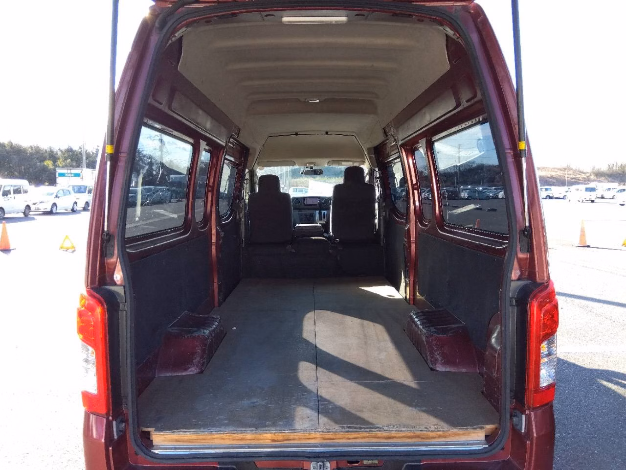 NISSAN NV350 CARAVAN