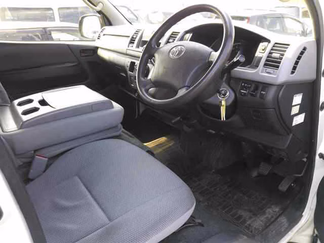 TOYOTA REGIUS ACE