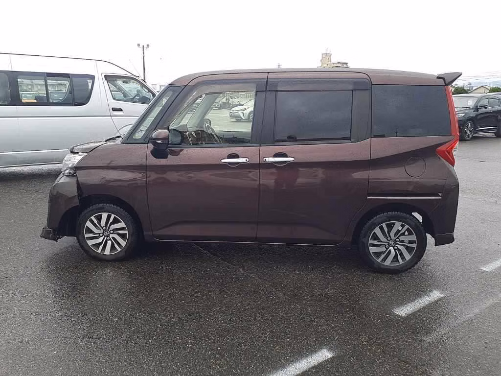 TOYOTA ROOMY