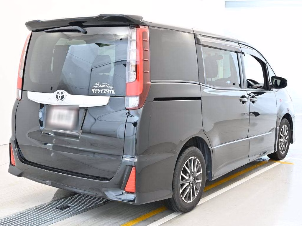 TOYOTA NOAH