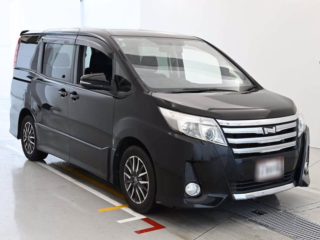 TOYOTA NOAH