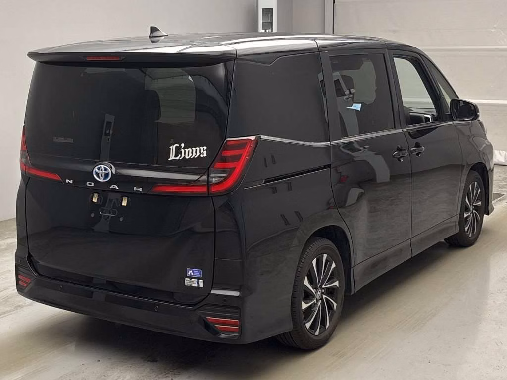 TOYOTA NOAH