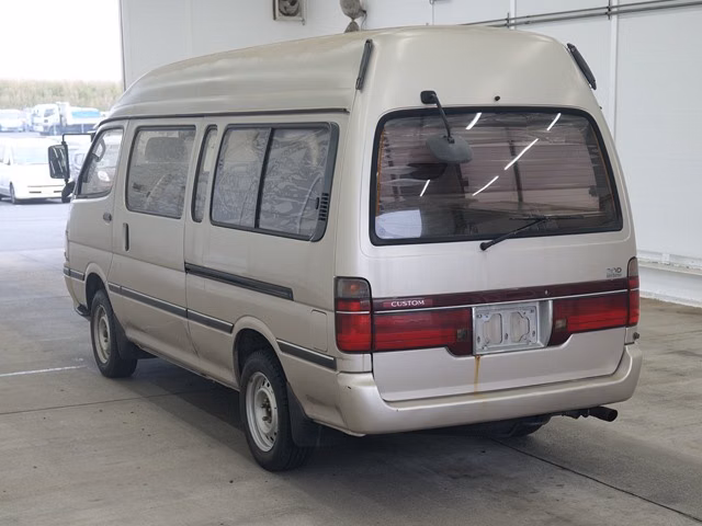 TOYOTA HIACE