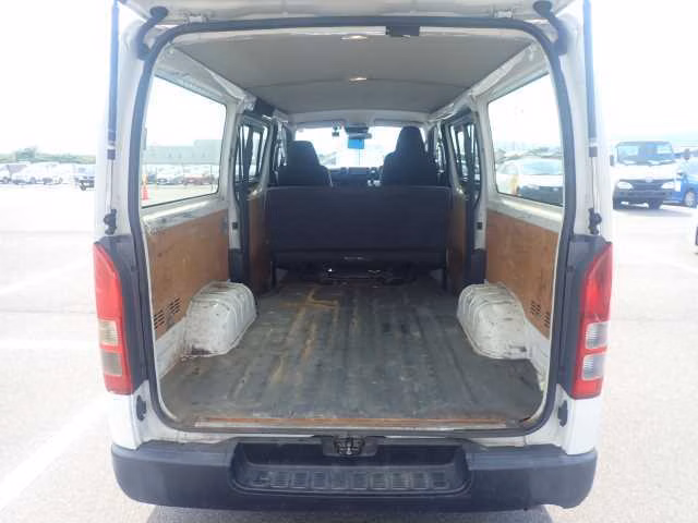 TOYOTA REGIUS ACE