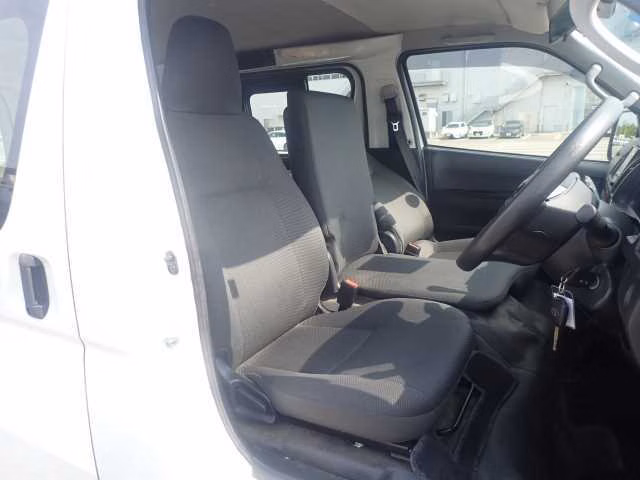 TOYOTA REGIUS ACE